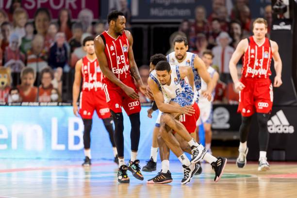 他在卡斯蒂 他在卡斯蒂