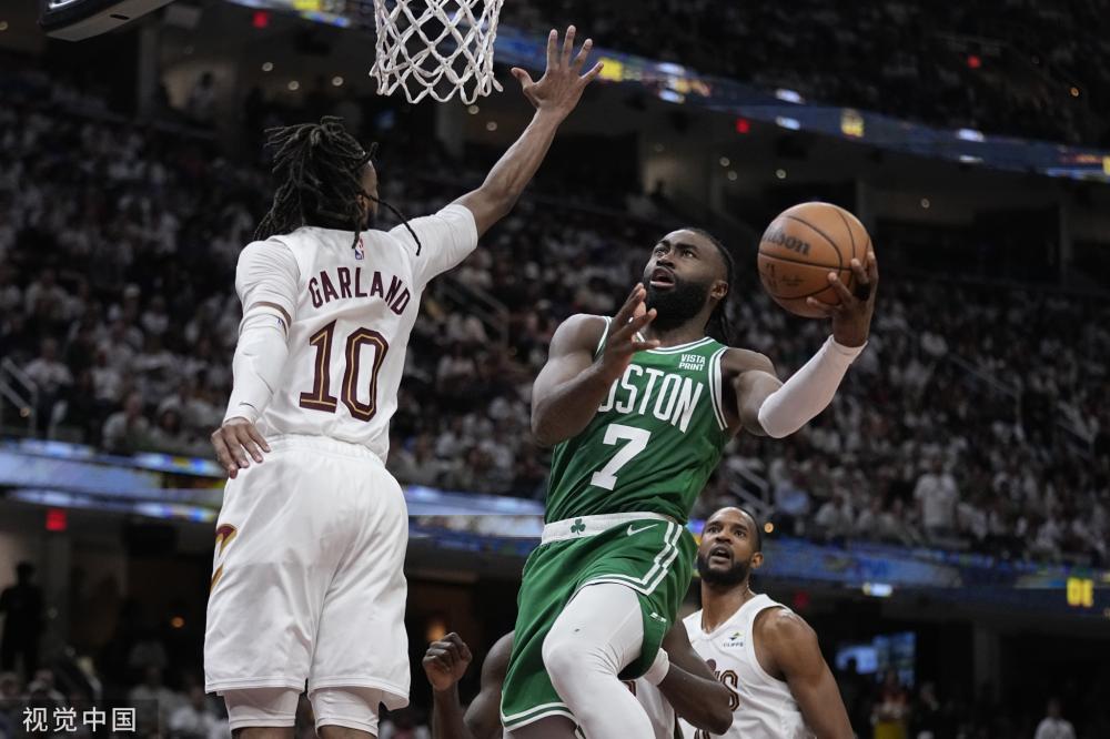 表现之间的 表现之间的